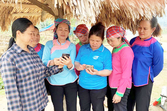 Để người khuyết tật, người dân tộc thiểu số thực hiện quyền tiếp cận thông tin