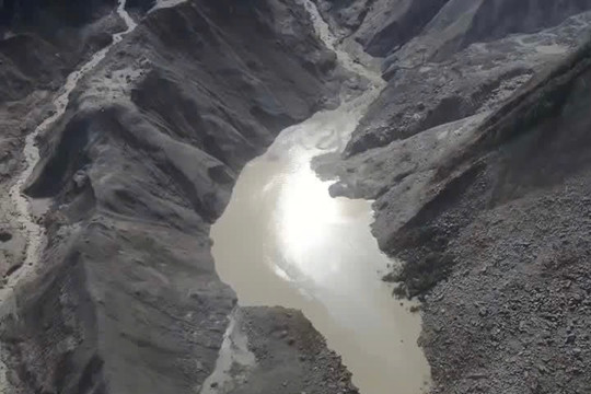 Nepal, Trung Quốc tiếp tục tìm kiếm người mất tích sau lũ quét