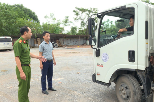 Phường Phú Lương xử lý việc nhà văn hóa biến thành bến bãi hàng hóa