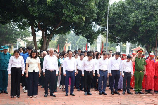 Phường Việt Hưng dâng hương tưởng niệm Chủ tịch Hồ Chí Minh nhân dịp Quốc khánh 2-9