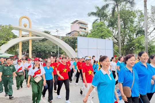 Phường Bạch Mai sôi nổi hưởng ứng ngày hội đi bộ “Cùng Việt Nam tiến bước” năm 2026