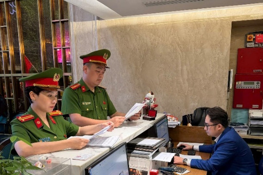 Công an Hà Nội kiểm tra các cơ sở kinh doanh lưu trú dịp Quốc Khánh 2-9