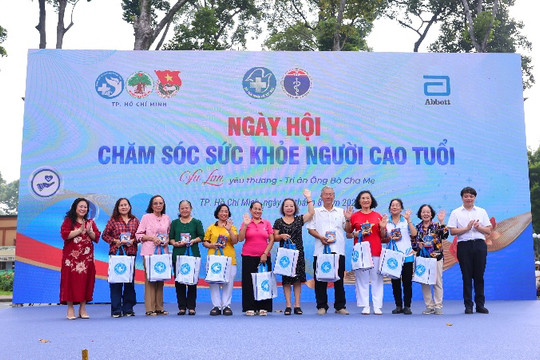 Abbott đồng hành cùng các gia đình chăm sóc sức khỏe cha mẹ từ sớm