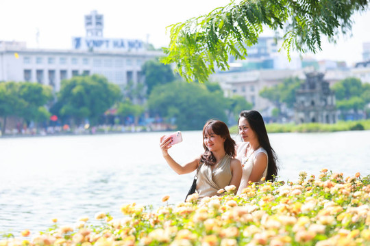 Hà Nội dịp Quốc khánh, bình yên trong từng khoảnh khắc