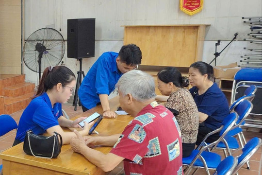 Phú Thượng: Chuyển đổi số tạo thêm tiện ích cho người dân