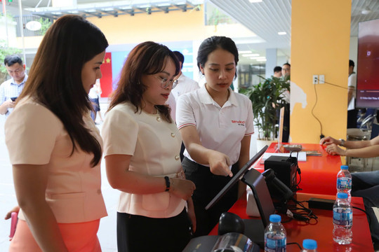 Hà Nội: Đưa công nghệ số thấm sâu vào các ngành kinh tế