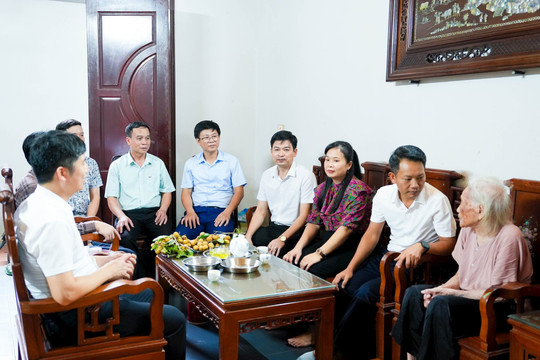 Hà Nội chăm lo người có công dịp Quốc khánh 2-9: Ấm áp nghĩa tình tri ân
