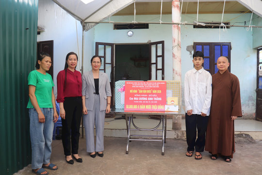 Mặt trận thành phố tiếp sức học sinh dân tộc Dao vượt khó