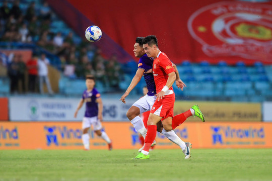 Bóng “sống” nhiều hơn, V.League hấp dẫn hơn?