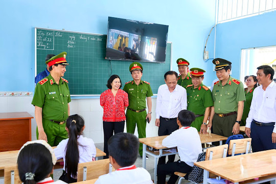 Hỗ trợ gần 8,5 tỷ đồng cải thiện điều kiện sống và học tập tại Cà Mau