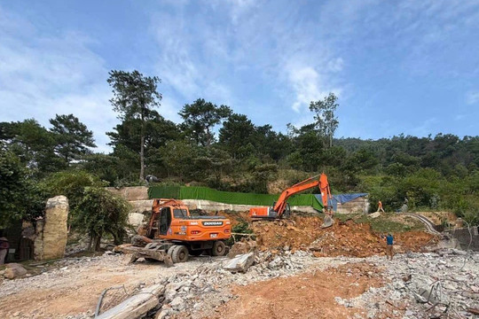 Hà Nội: Cưỡng chế 4 công trình vi phạm đất rừng phòng hộ ven hồ Đồng Đò