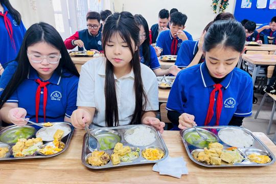 Phường Hồng Hà: Giám sát chặt chẽ, bảo đảm chất lượng bữa ăn bán trú