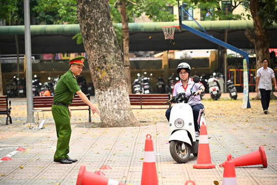 Giao phương tiện cho người chưa đủ tuổi điều khiển: Con vi phạm, cha mẹ vướng vòng lao lý
