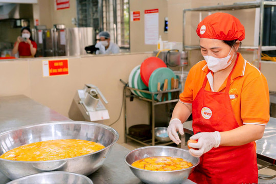 Phường Việt Hưng: Siết chặt an toàn thực phẩm học đường từ đầu vào đến bữa ăn