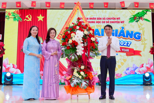 Phó Chủ tịch UBND TP Hà Nội Nguyễn Xuân Lưu dự lễ khai giảng Trường THCS Chuyên Mỹ