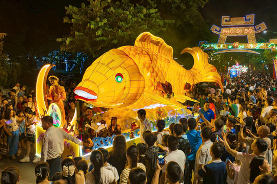 Tối nay, diễu hành mô hình đèn Trung thu tại Quảng trường Thành cổ Sơn Tây