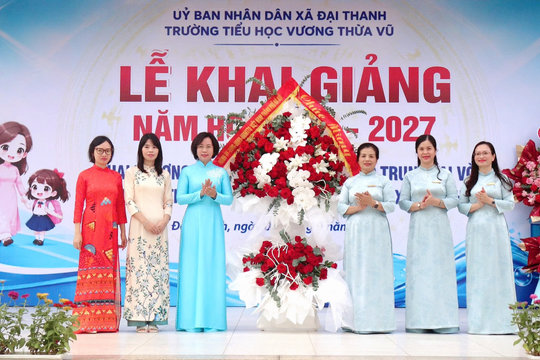 Chủ tịch Ủy ban MTTQ Việt Nam thành phố Hà Nội dự lễ khai giảng tại Trường Tiểu học Vương Thừa Vũ