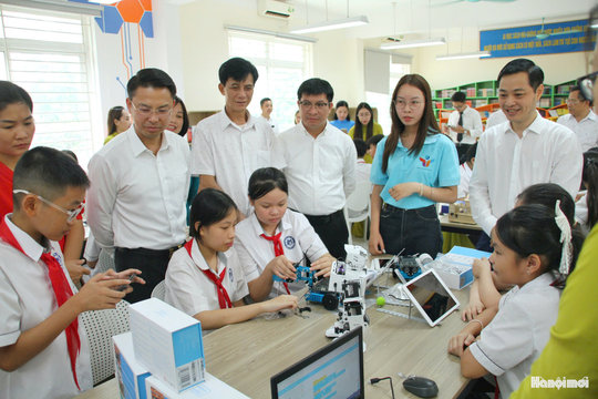 Phòng học STEM mở hướng đổi mới giáo dục tại phường Phú Thượng