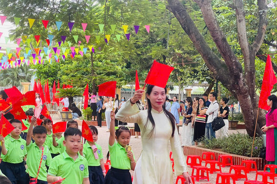 Gần 17.000 học sinh Mê Linh rộn ràng bước vào năm học mới