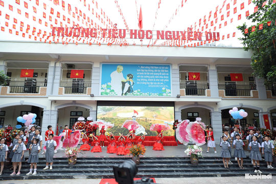 Sức sống mới trong ngày khai giảng ở những ngôi trường sau sáp nhập