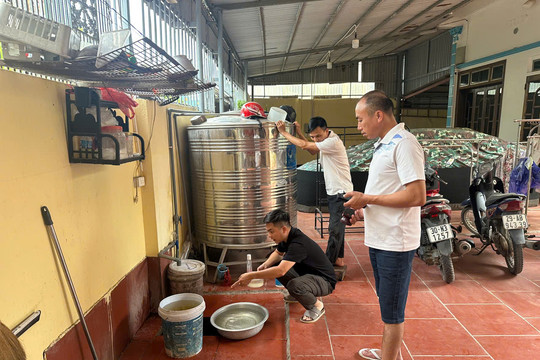 Yên Nghĩa: Người dân phản ánh nước vẩn đục, Công ty Nước sạch vào cuộc