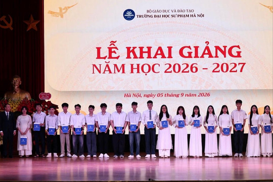 Trường Đại học Sư phạm Hà Nội vinh danh 44 tân sinh viên xuất sắc