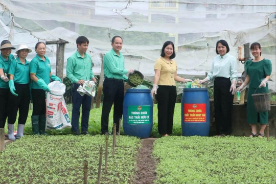 Nông dân xã Phù Đổng chung sức bảo vệ môi trường