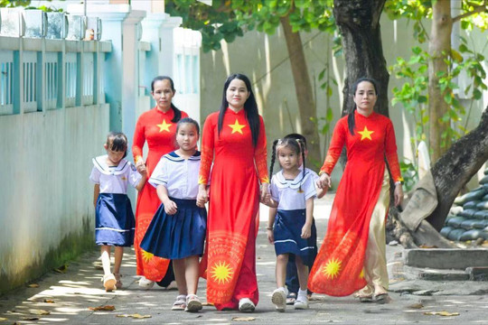Rộn ràng khai giảng nơi đầu sóng Trường Sa
