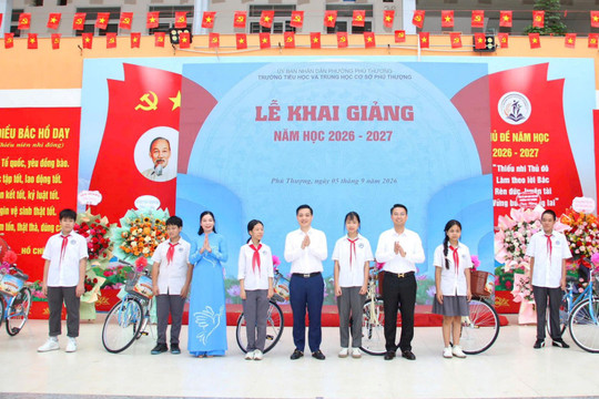 Phường Phú Thượng huy động nguồn lực tiếp sức học sinh khó khăn đến trường