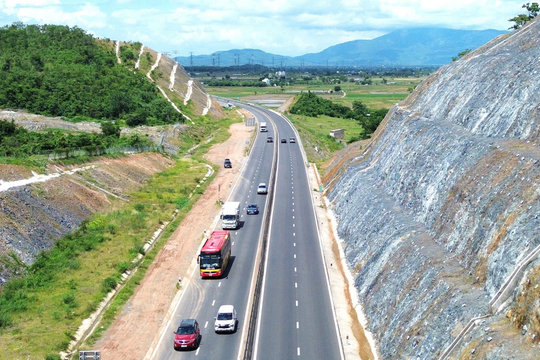 Đề xuất mở rộng hơn 350km cao tốc Bắc - Nam lên 6 làn xe