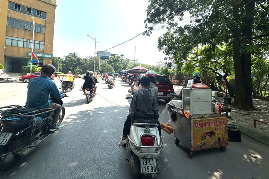 Cần xử lý vi phạm trật tự đô thị tái diễn tại Xa La