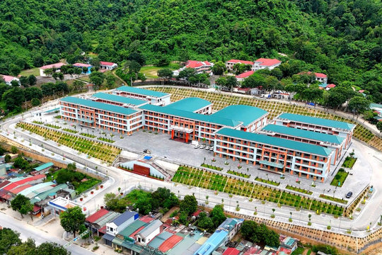 Trường Phổ thông nội trú Tiểu học và Trung học cơ sở PETROVIETNAM - Phong Thổ chính thức đi vào hoạt động