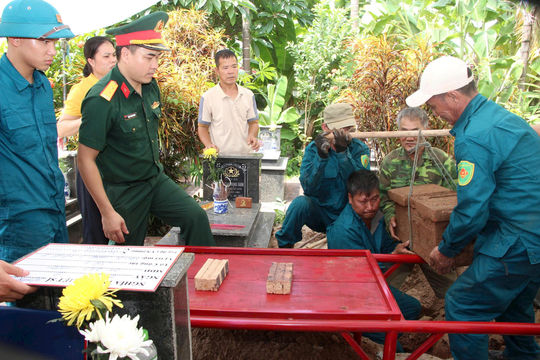 Phúc Sơn lấy mẫu hài cốt tại 67 phần mộ liệt sĩ để giám định ADN