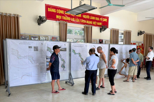 Người dân phường Đông Ngạc đồng thuận quy hoạch sông Hồng, mong bảo đảm nơi ở mới