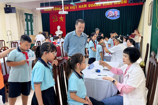 Phường Văn Miếu - Quốc Tử Giám: Khám sức khỏe học sinh gắn với quản lý trên nền tảng số