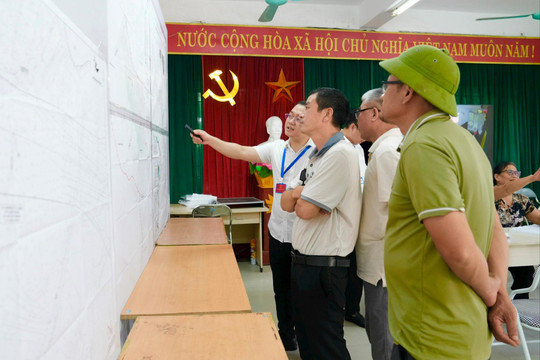 Người dân phường Long Biên góp ý quy hoạch phân khu đô thị sông Hồng