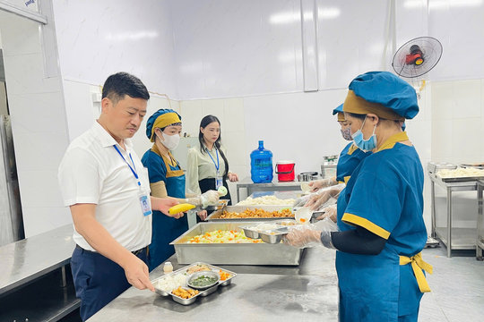 Xã Sóc Sơn: Giám sát chặt từng khâu, bảo đảm chất lượng bữa ăn bán trú