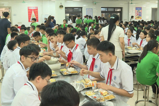 Đông Anh kiểm tra an toàn thực phẩm hệ thống bếp ăn học đường