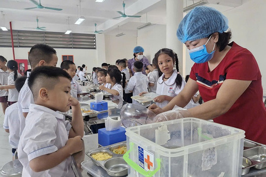 Xã Phú Xuyên: Tăng cường giám sát, nâng cao chất lượng bữa ăn bán trú