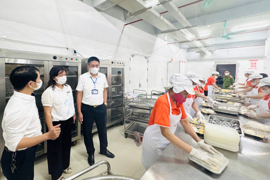 Phường Kim Liên: Kiểm soát bữa ăn bán trú từ đầu năm học