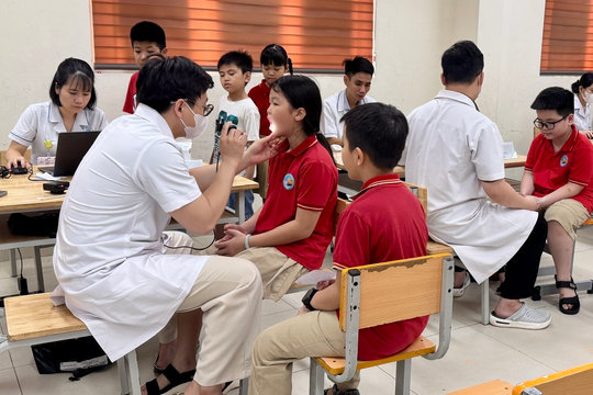 Phường Ô Chợ Dừa khám sức khỏe miễn phí cho hơn 13.000 trẻ em, học sinh