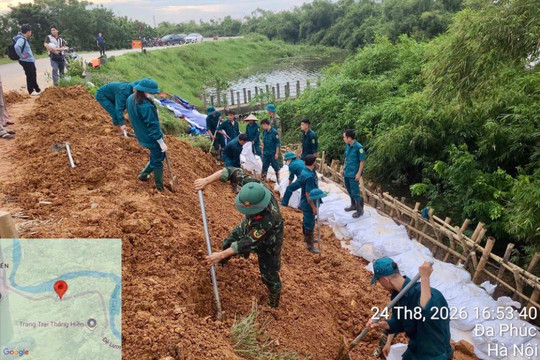 Hà Nội yêu cầu các xã, phường chủ động ứng phó nguy cơ sạt lở ven sông, đồi núi