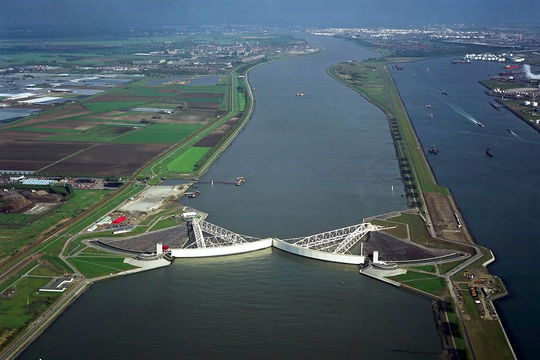 Xây dựng đô thị ven sông: Bài học sống cùng dòng nước từ Rotterdam