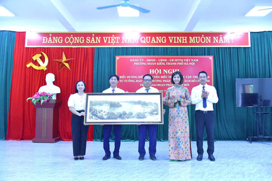 Đảng bộ phường Hoàn Kiếm báo công dâng Bác tại ATK Định Hóa