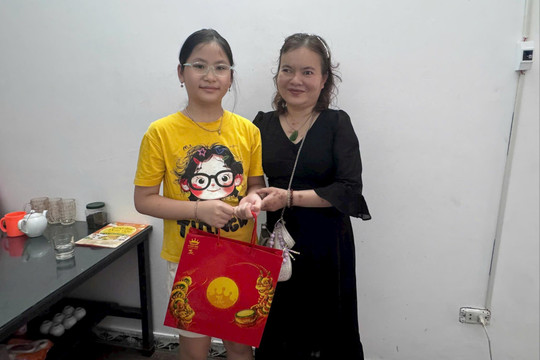 Mùa Trung thu ấm áp của những gia đình khiếm thị