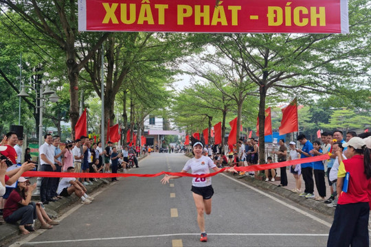 Hơn 200 vận động viên xã Dương Hòa tham gia Giải chạy Báo Hànộimới - Vì hòa bình lần thứ 51