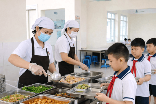 Siết trách nhiệm trong tổ chức bữa ăn bán trú