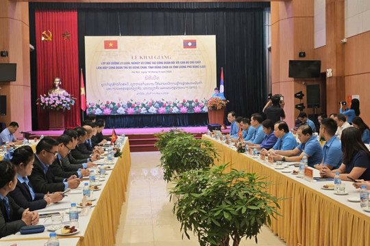 Bồi dưỡng lý luận nghiệp vụ công tác công đoàn cho cán bộ Lào