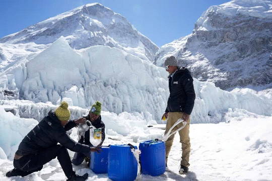 Băng tan ở Himalaya đe dọa nguồn nước của hàng trăm triệu người
