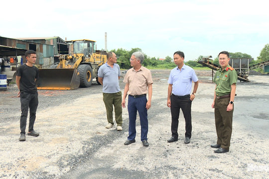 Xã Phù Đổng xử lý vi phạm đất đai, xây dựng ven sông Đuống